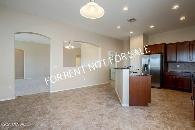 10737 S Miralago Drive, Vail, AZ 85641