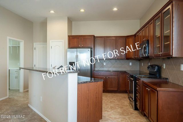 10737 S Miralago Drive, Vail, AZ 85641