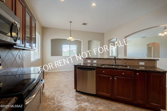 10737 S Miralago Drive, Vail, AZ 85641