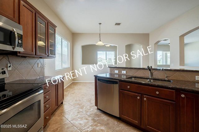 10737 S Miralago Drive, Vail, AZ 85641