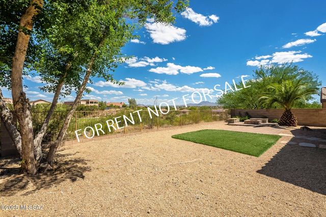 10737 S Miralago Drive, Vail, AZ 85641