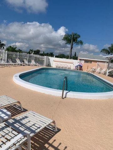 2821 Duke Lane, Delray Beach, FL 33445