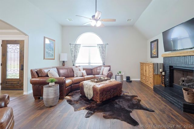 5804 E 147th Street North, Collinsville, OK 74021
