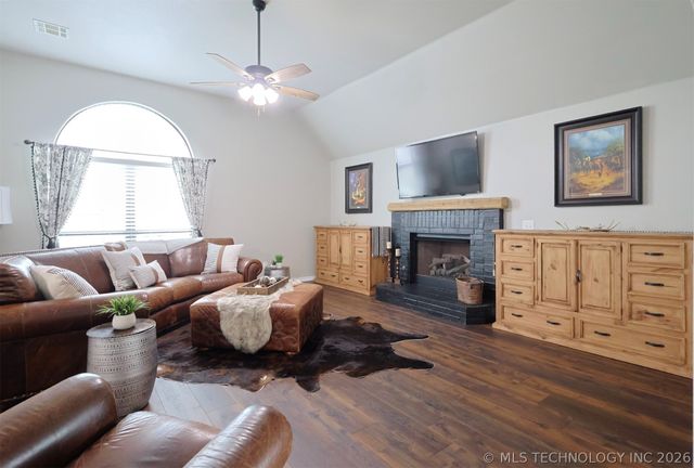 5804 E 147th Street North, Collinsville, OK 74021