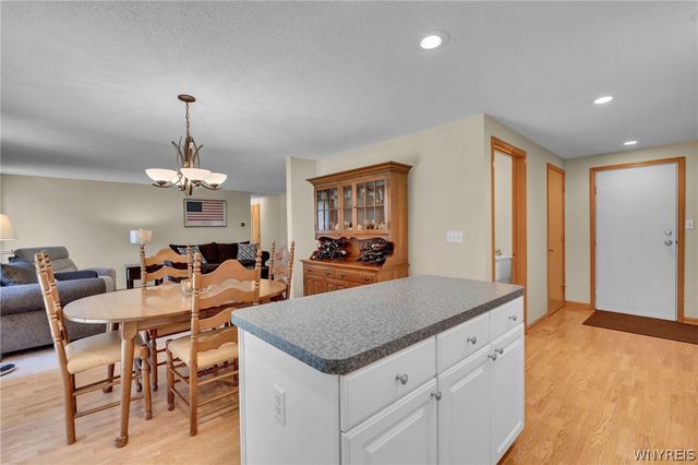 43 Woodgate Drive, Lancaster, NY 14086