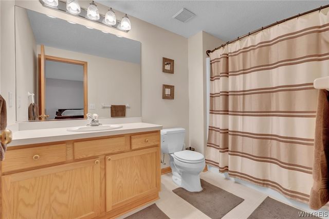 43 Woodgate Drive, Lancaster, NY 14086