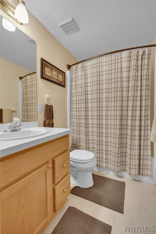 43 Woodgate Drive, Lancaster, NY 14086