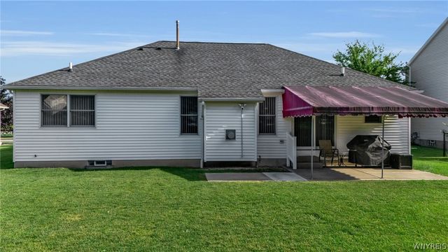43 Woodgate Drive, Lancaster, NY 14086