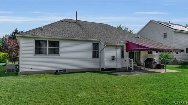43 Woodgate Drive, Lancaster, NY 14086
