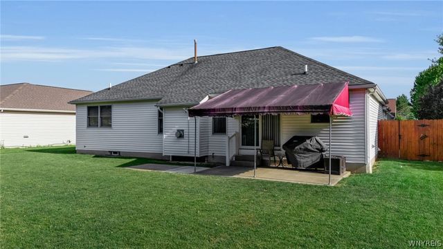 43 Woodgate Drive, Lancaster, NY 14086