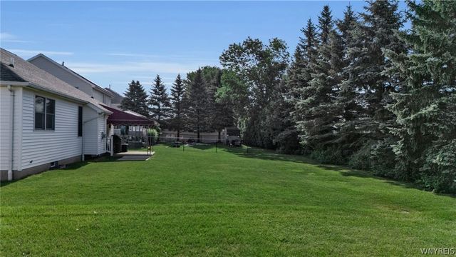 43 Woodgate Drive, Lancaster, NY 14086