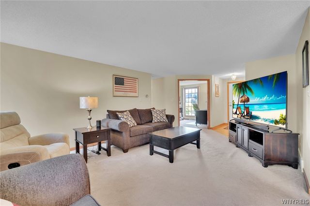 43 Woodgate Drive, Lancaster, NY 14086