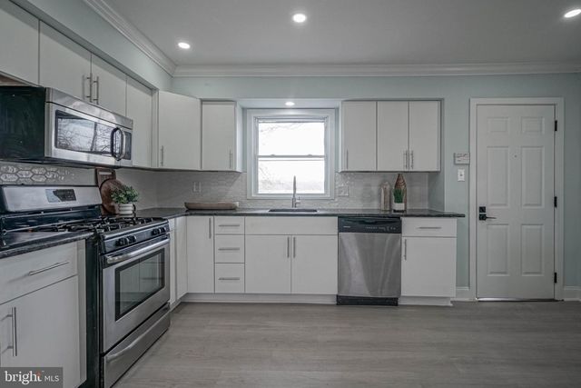 126 FAIRFAX DR, Cinnaminson, NJ 08077