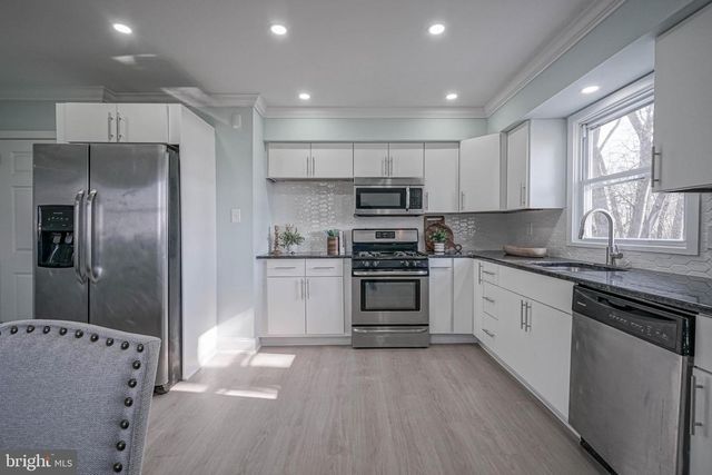 126 FAIRFAX DR, Cinnaminson, NJ 08077