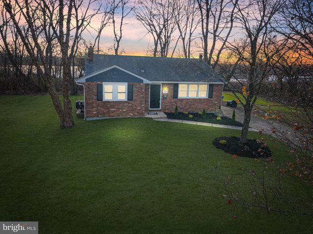 126 FAIRFAX DR, Cinnaminson, NJ 08077