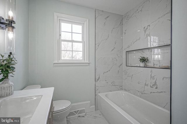 126 FAIRFAX DR, Cinnaminson, NJ 08077