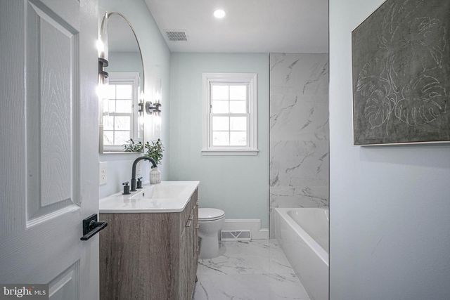 126 FAIRFAX DR, Cinnaminson, NJ 08077