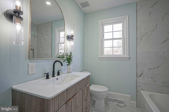 126 FAIRFAX DR, Cinnaminson, NJ 08077