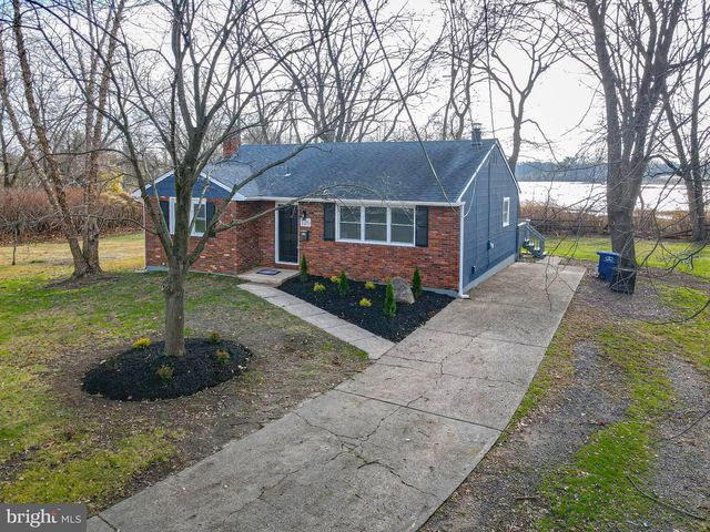 126 FAIRFAX DR, Cinnaminson, NJ 08077