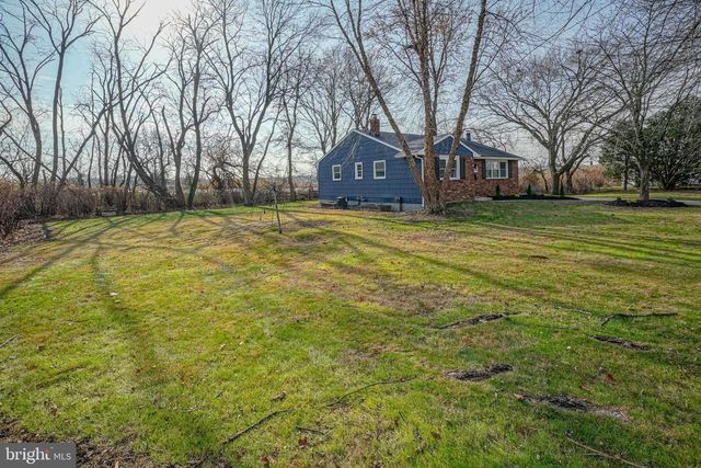 126 FAIRFAX DR, Cinnaminson, NJ 08077