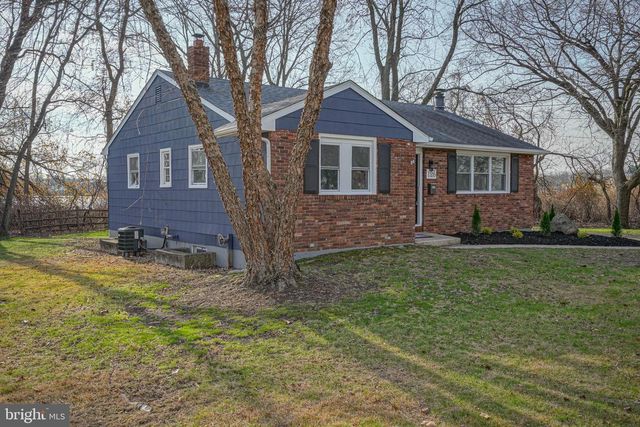 126 FAIRFAX DR, Cinnaminson, NJ 08077