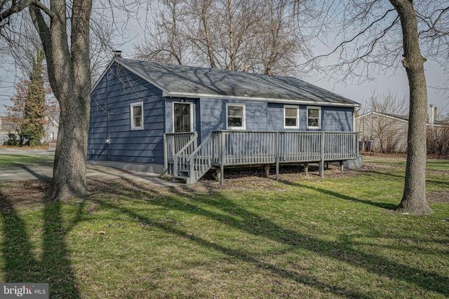 126 FAIRFAX DR, Cinnaminson, NJ 08077