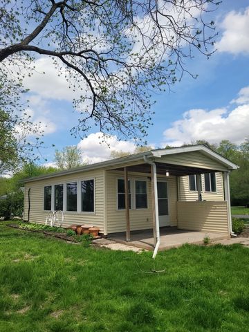 2365 S High Street, Port Byron, IL 61275