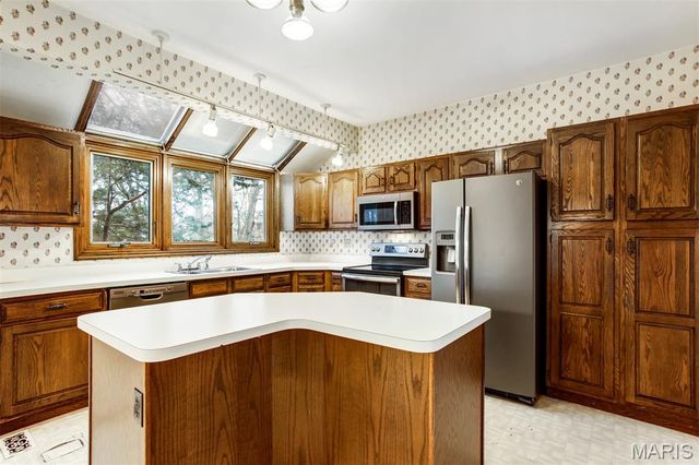 719 Carman Meadows Drive, Manchester, MO 63021