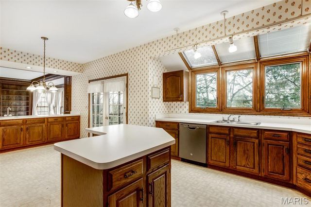 719 Carman Meadows Drive, Manchester, MO 63021