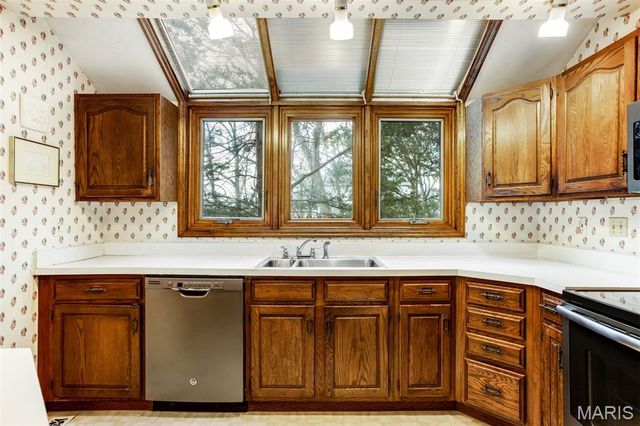 719 Carman Meadows Drive, Manchester, MO 63021