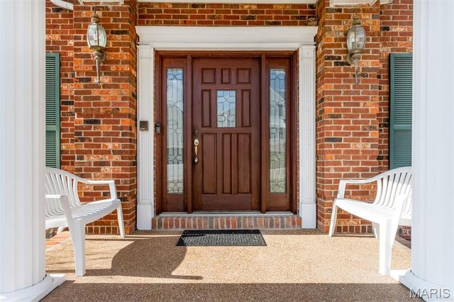 719 Carman Meadows Drive, Manchester, MO 63021