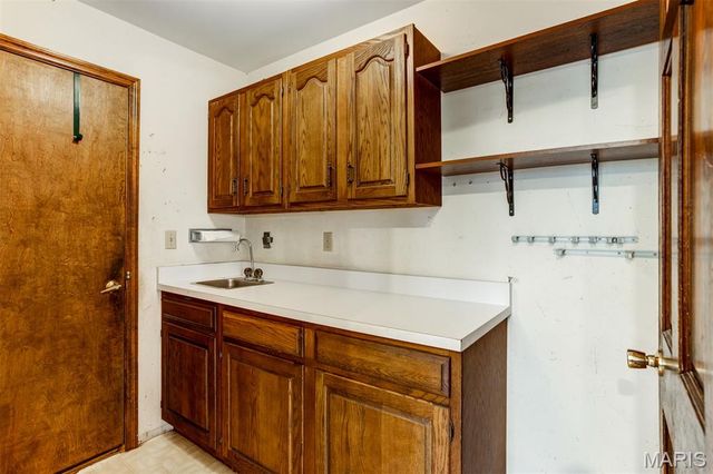 719 Carman Meadows Drive, Manchester, MO 63021