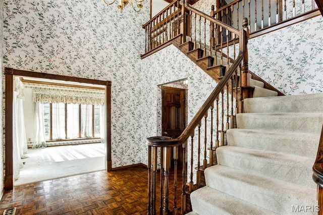 719 Carman Meadows Drive, Manchester, MO 63021