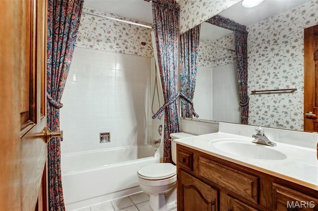 719 Carman Meadows Drive, Manchester, MO 63021