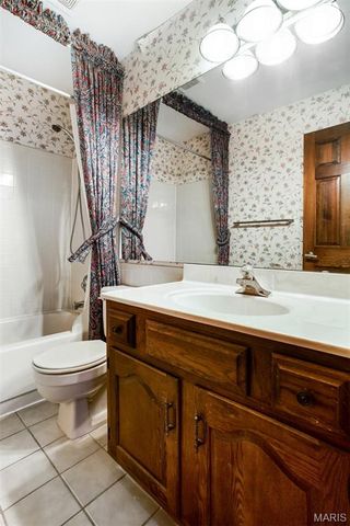 719 Carman Meadows Drive, Manchester, MO 63021