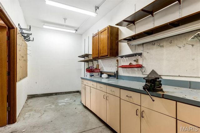 719 Carman Meadows Drive, Manchester, MO 63021