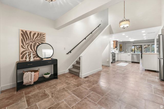 58 WHITE BARN, Pleasant View, UT 84414