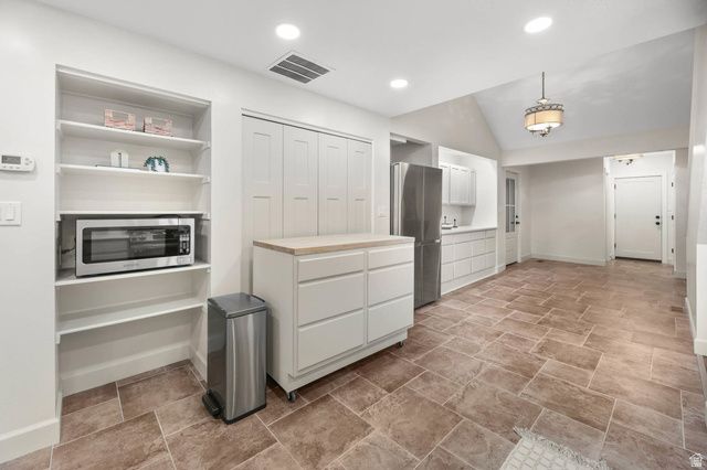 58 WHITE BARN, Pleasant View, UT 84414