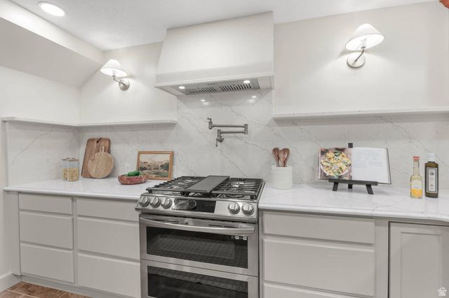 58 WHITE BARN, Pleasant View, UT 84414