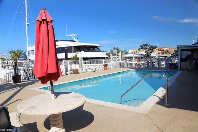 750 River Point DR, Naples, FL 34102