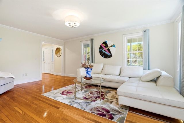 1 Village Ln, Littleton, MA 01460