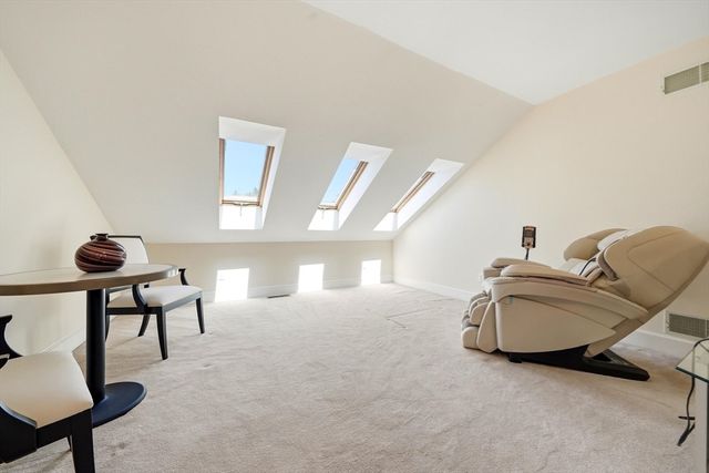 1 Village Ln, Littleton, MA 01460