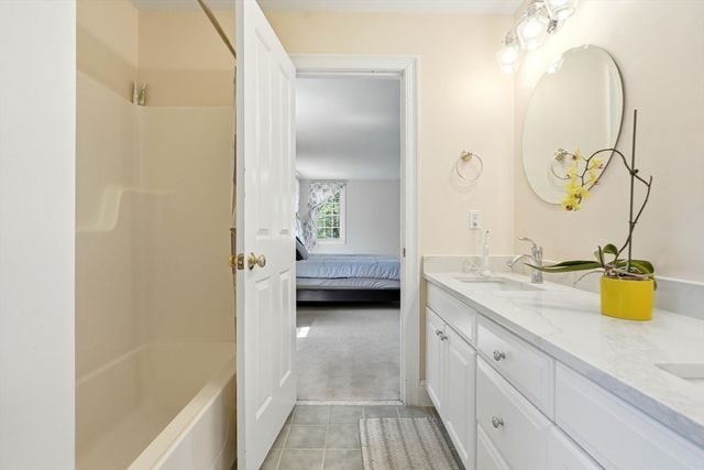 1 Village Ln, Littleton, MA 01460