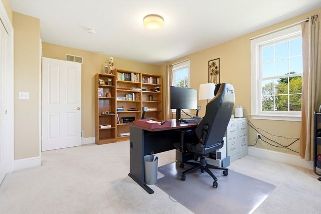 1 Village Ln, Littleton, MA 01460