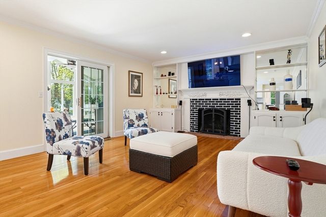 1 Village Ln, Littleton, MA 01460