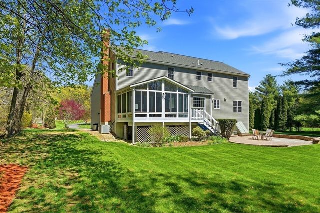 1 Village Ln, Littleton, MA 01460