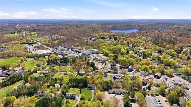 1 Village Ln, Littleton, MA 01460