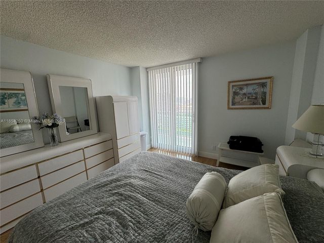 100 Bayview Dr 1530, Sunny Isles Beach, FL 33160