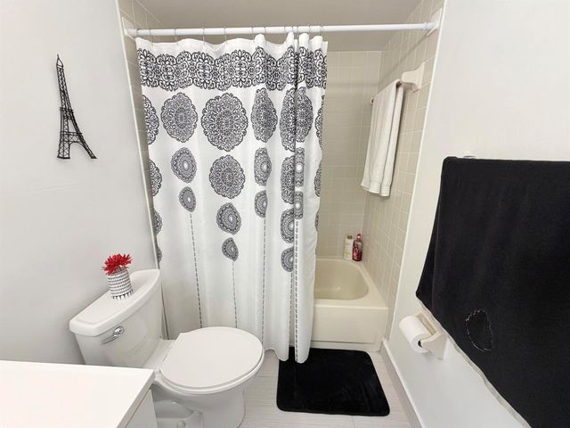 9908 HAMMOCKS Boulevard 103-42, Miami, FL 33196