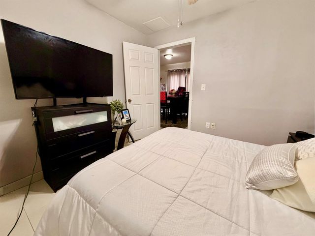 9908 HAMMOCKS Boulevard 103-42, Miami, FL 33196